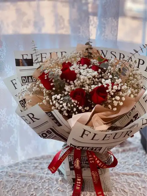 9朵红玫瑰复古疼英文报花束