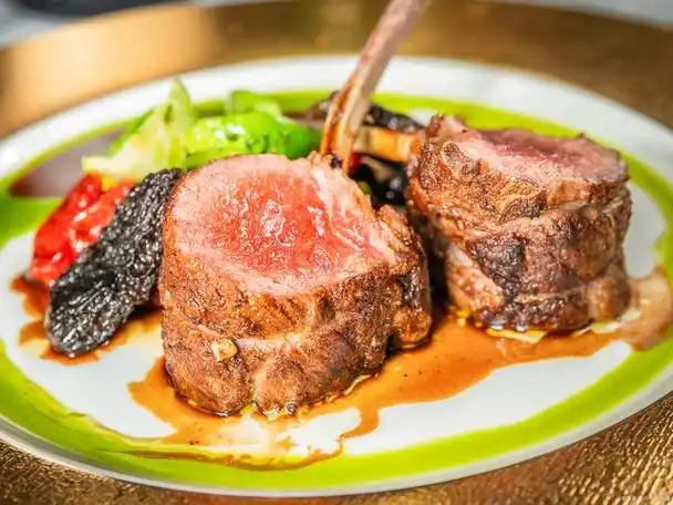 经典菜品惠灵顿牛排