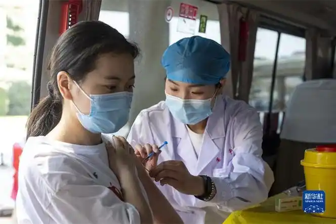 河南郑州新冠疫苗接种车助力疫情防控