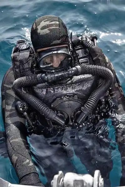 全球顶级军用潜水装备法国aqualung军用潜水装备