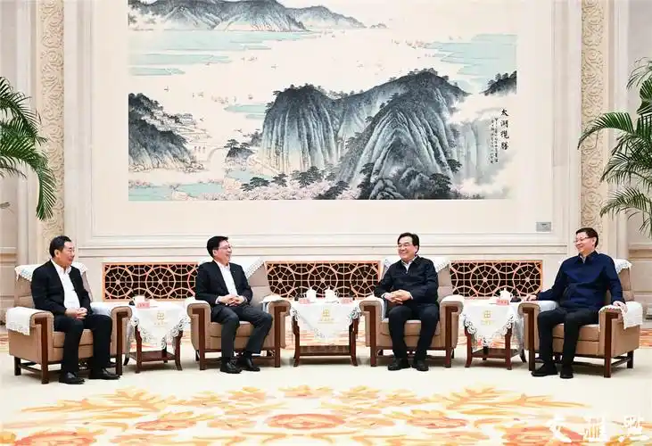 信长星许昆林会见东航集团董事长王志清总经理李养民