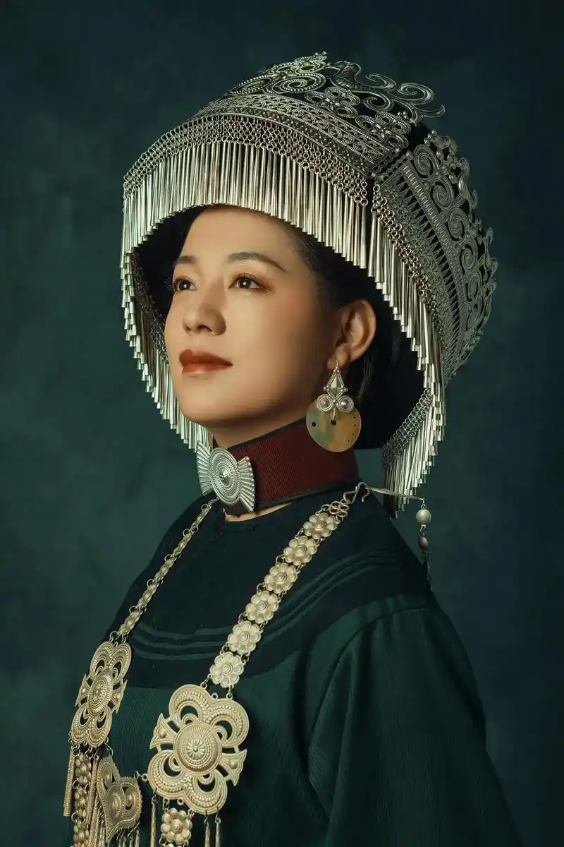 洛苏时刻婚纱摄影 #凉山彝族服饰 - 抖音