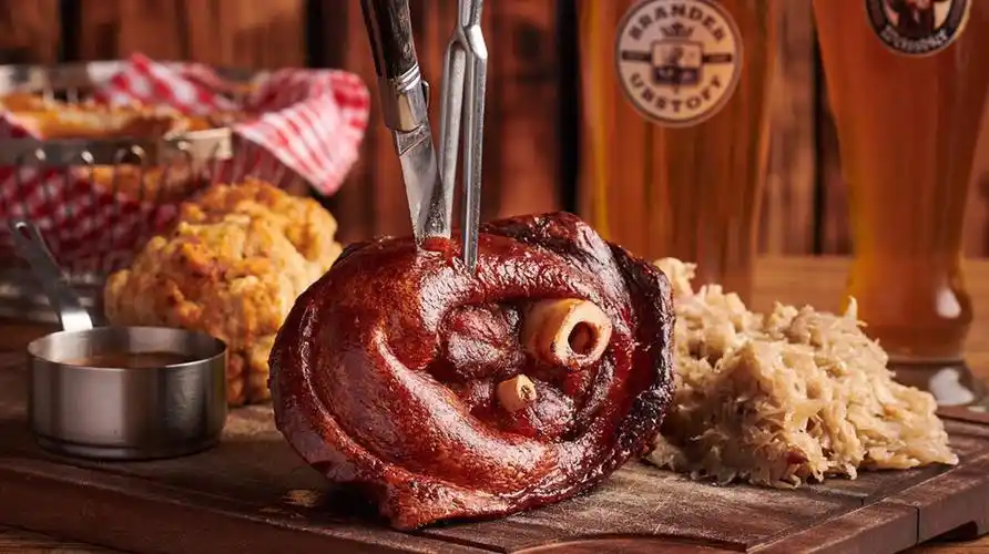 德国脆皮烤猪肘图片