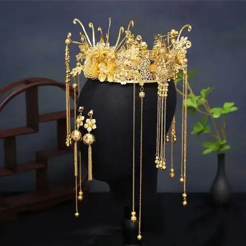 戴上这款秀禾头饰,仿佛穿越回古代,成为了一位华美的公主.凤冠 - 抖音