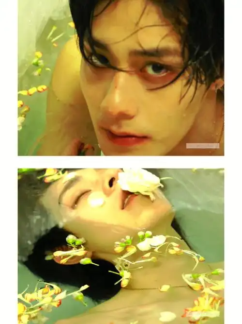 男生写真  #浴缸写真  #约拍在浴室的水汽氤氲里,花和香烟衬托着少