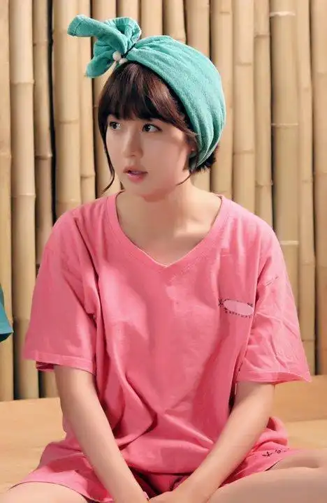 p>成宥利(sung yu ri),1981年3月3日出生于德国巴登,韩国女演员,歌手