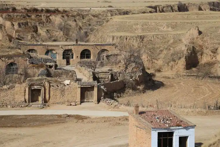 一方水土一方景.黄土窑洞居住着勤劳善良的人