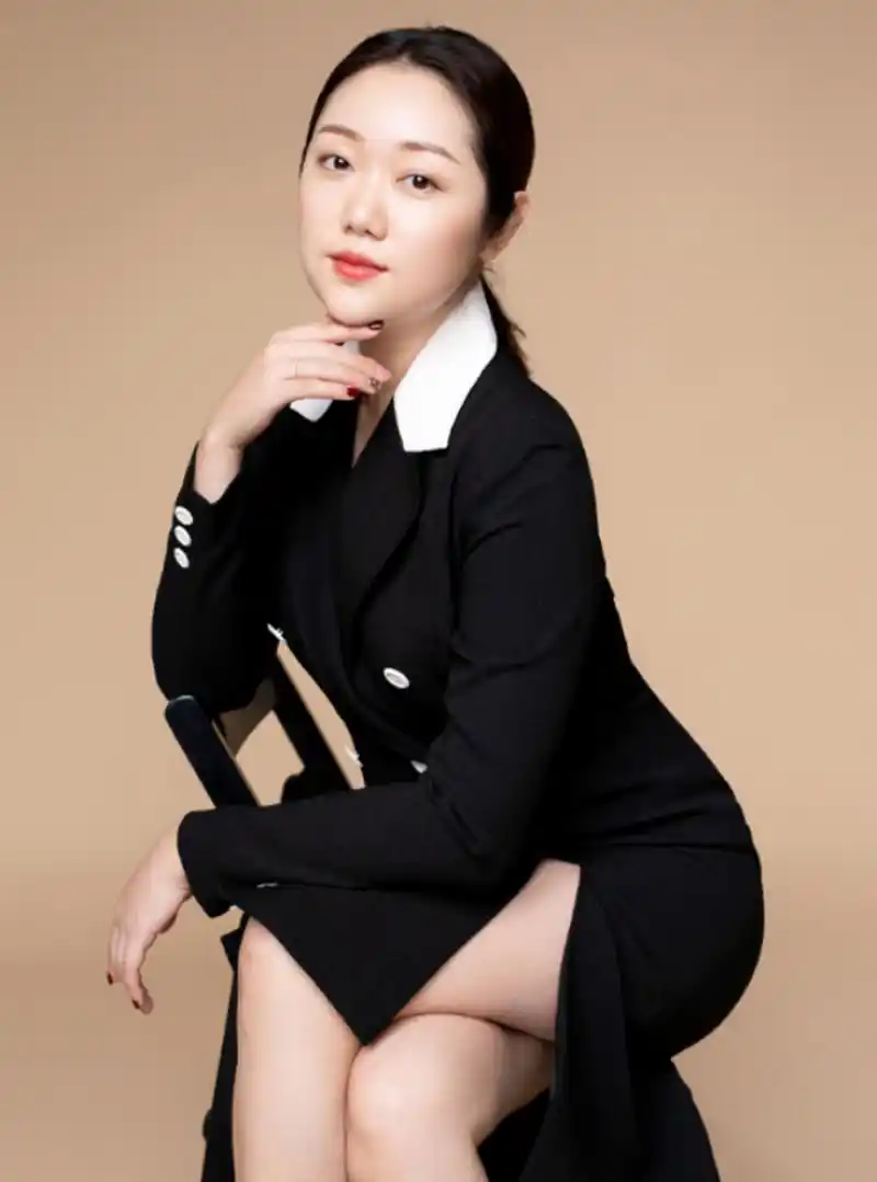 外称微胖女神  广东电视台新闻频道女主播无数,其实她祖籍是东北辽宁