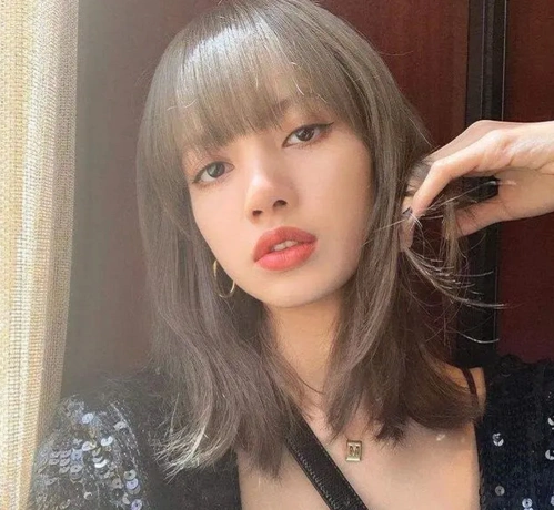 有种"整容"叫女星掀刘海,看到lisa:陈伟霆是你吗