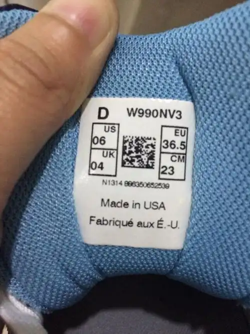 打开软件,就会显示扫码,然后将这个扫码的对准鞋舌那里的二维码