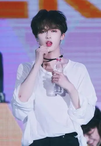 ninepercent吐舌照,justin搞笑,朱正廷可爱,林彦俊画风突变