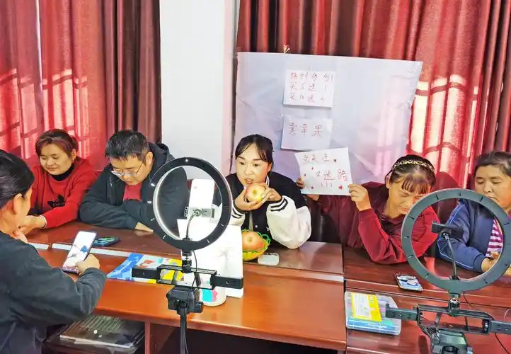 广元利州区开展农民工电商直播带货培训