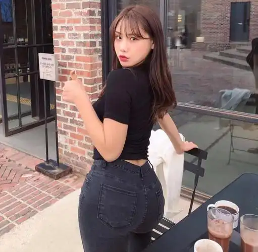 正文按照朋友圈刷屏的《女性标准体重表》来看,"1 米 65,120 斤 "