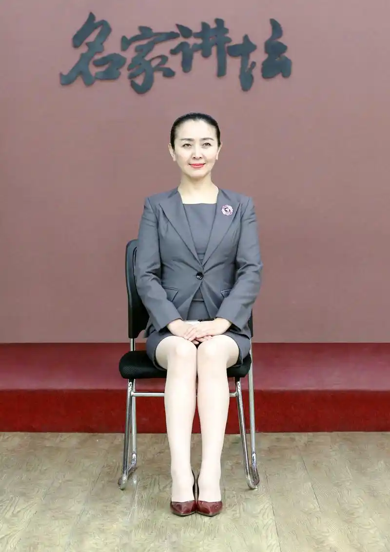 优雅的坐姿,你学会了吗?_形体训练_形象礼仪网