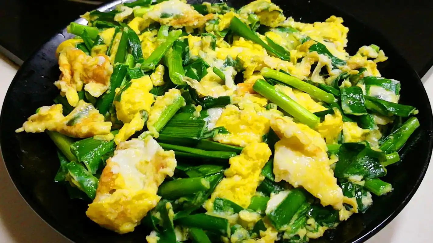 做韭菜炒鸡蛋,最忌切完直接炒,多加1步,韭菜翠绿不黑,味更鲜_备用_口