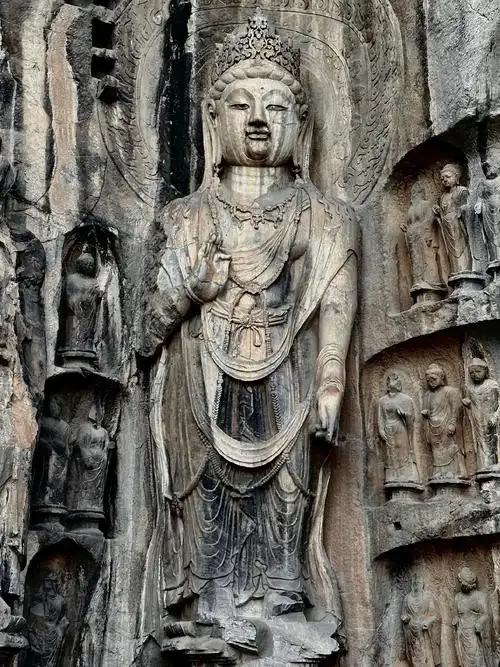 没有一副佛像是完整的,没有一个人是完美的.#龙门石窟 - 抖音