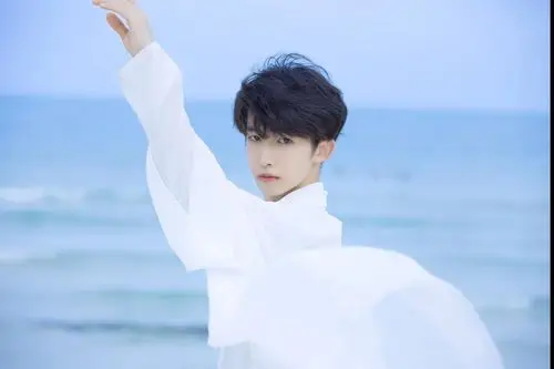 新歌发布刘宇靠岸历尽千帆翩翩归来