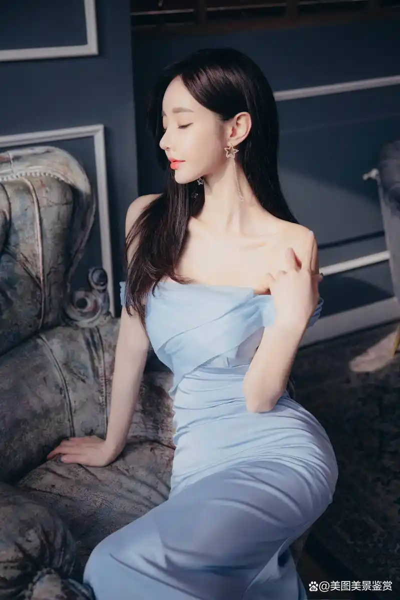 韩国女神孙允珠定拍写真:布达佩斯冰河青霜睡美人礼裙,窈窕淑女