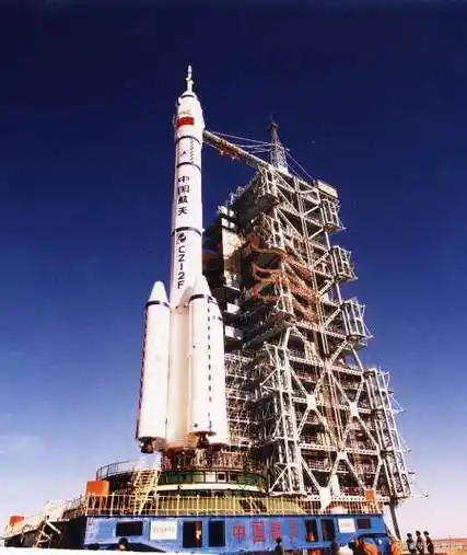 中国长征二号丁运载火箭成功将41颗卫星送入预定轨道