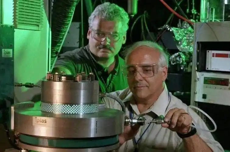 于是下决心投奔中国,顺手送来千亿项目_美国_我国_戴维·布拉迪