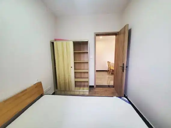 重庆南岸刘家坪融创江南融府(高层)茶园 近附二院 门口公交车站  精