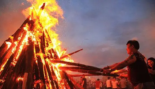 过火把节的是什么民族?