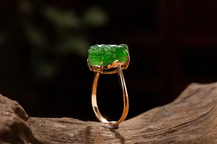 天然18k金镶嵌和田碧玉貔貅戒指