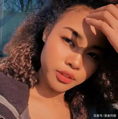 创3中非混血练习生仲菲菲微博底下评论不堪入目,小姐姐霸气回怼