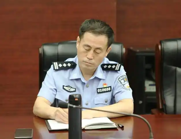 综合处副处长赵建武及部分同志随同调研.