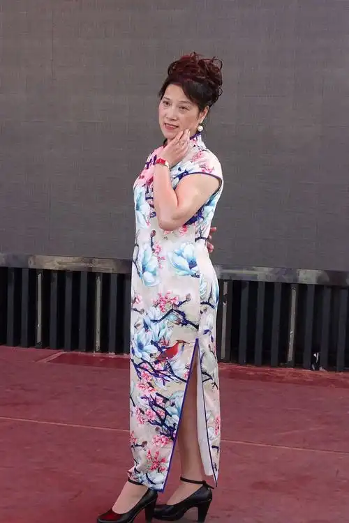 黄兴公园老年模特旗袍秀掠影 - 美篇