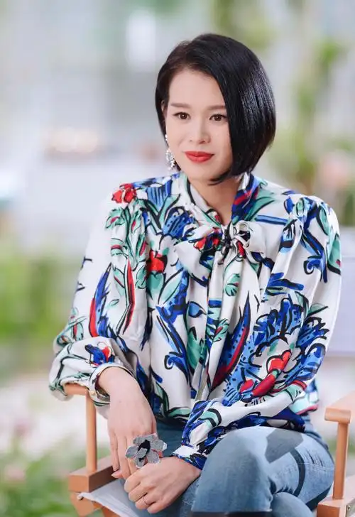 胡杏儿温婉知性写真图片24