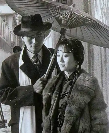 没去过几次上海,对这座城市的了解也限于《上海滩》《上海的早晨》