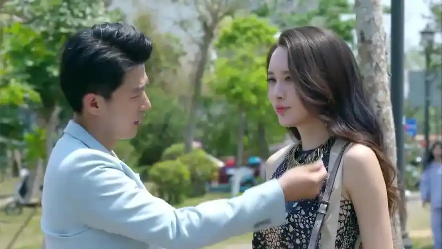 爱来的刚好丁海甜言蜜语雪晴被打动接受丁海手链