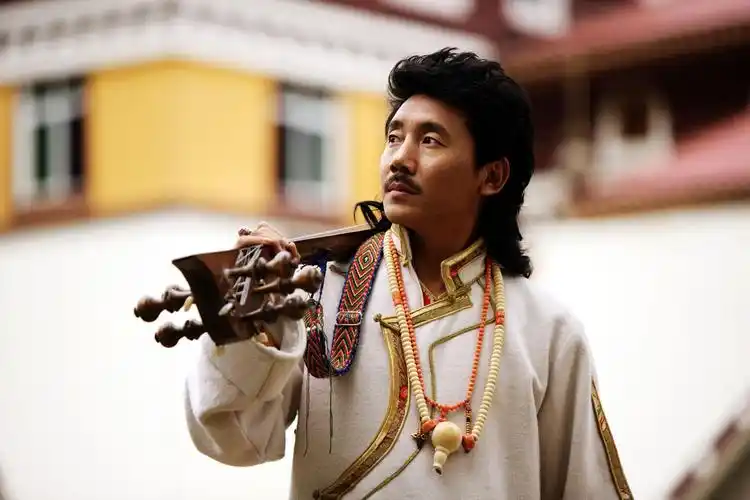 九寨沟重新开放容中尔甲神奇的九寨再次唱响