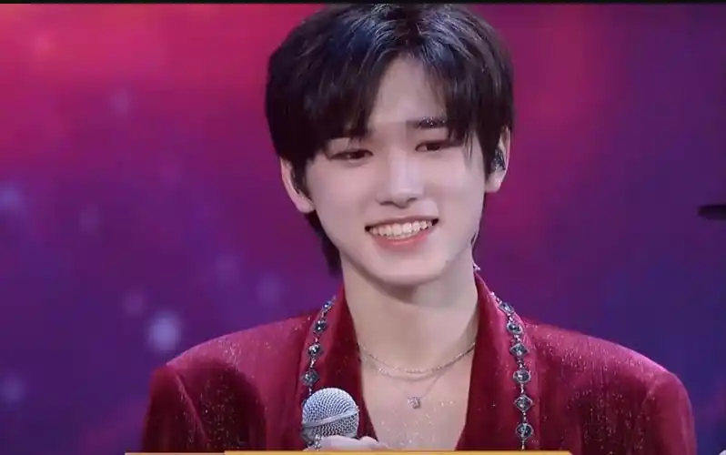 宋亚轩女团舞合集(如有侵权立马删)