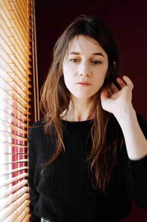 p>夏洛特·甘斯布(charlotte  gainsbourg),1971年7月21日出生于英国