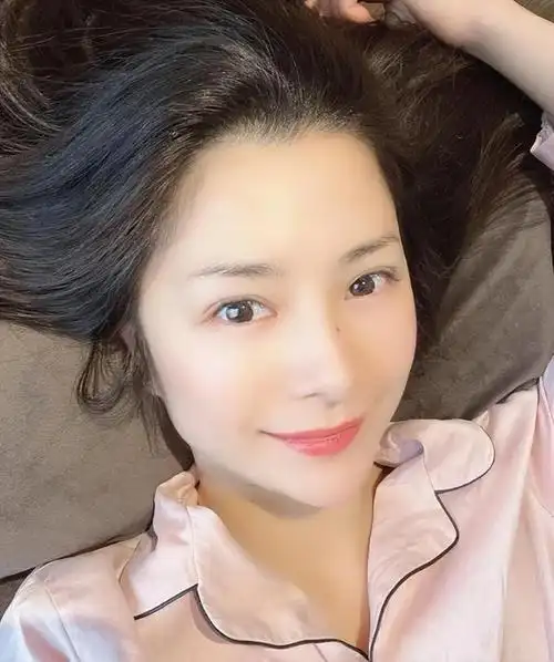 眼看自己一天天变老是一件多么令女人伤心的事情,越来越暗沉的肤色.