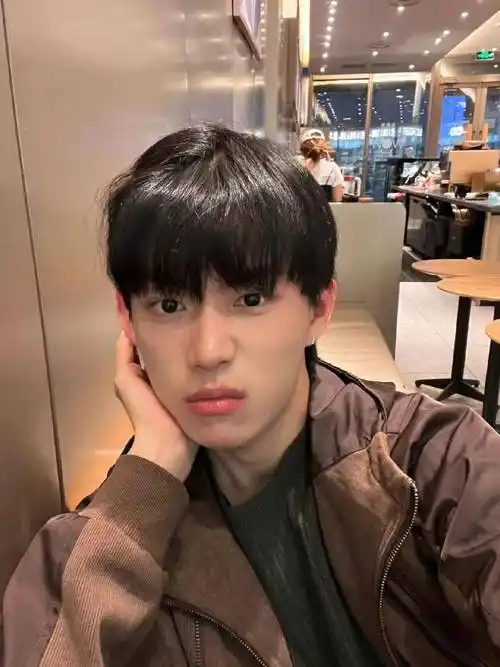 这是让你颜值翻倍的男生发型_侵权_照片_网络