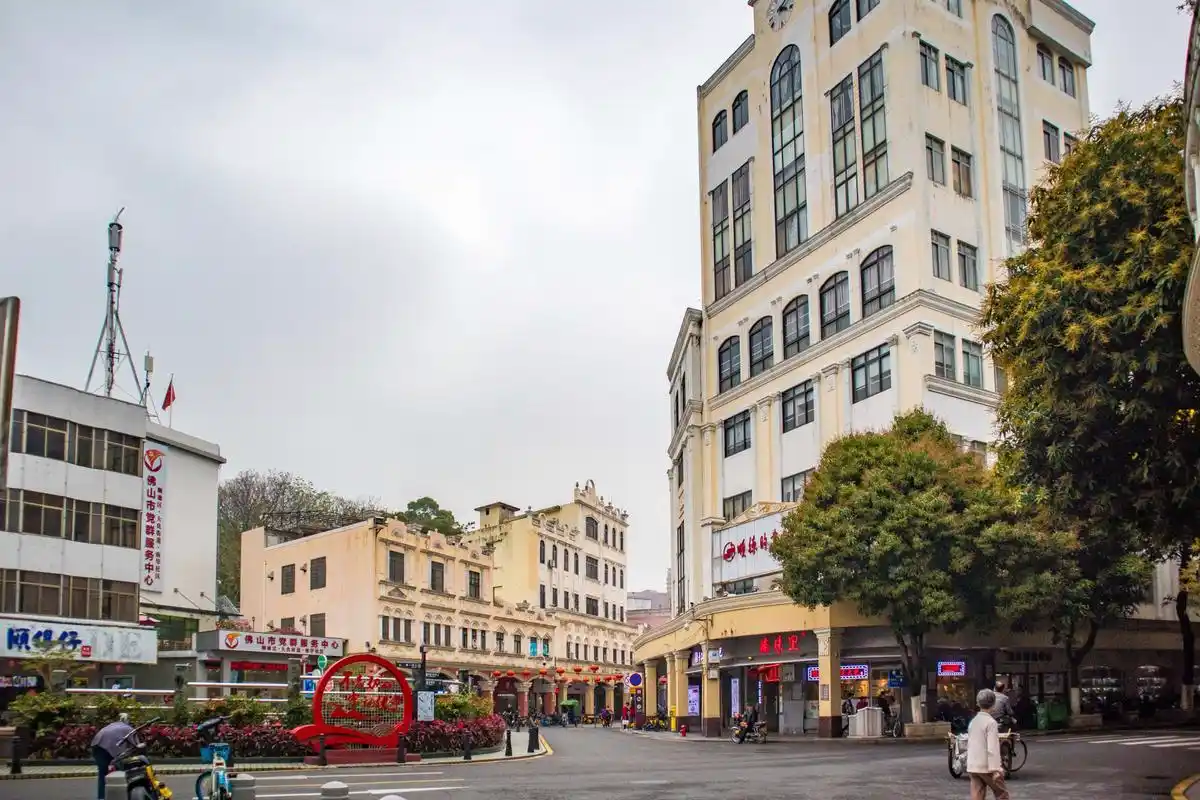 顺德大良唯一的一条步行街,靠近清晖园,曾是顺德最繁华的地方