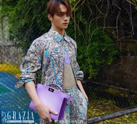 许凯红秀杂志大片一