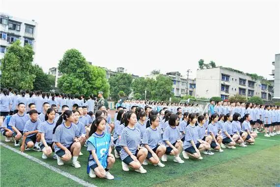 崇州市蜀城中学2023级新生军训正式启动