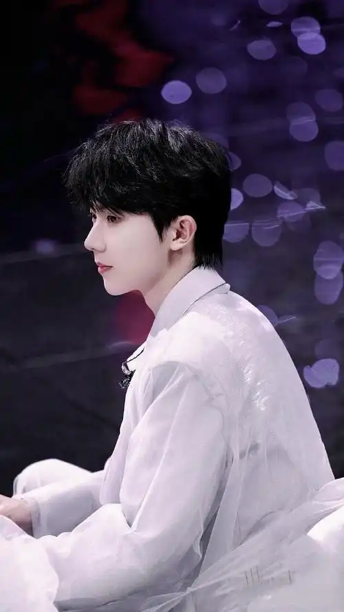 马嘉祺超话喜欢香的 帅的 好看的无敌的马嘉祺侧脸 直鼻万岁@时代少年