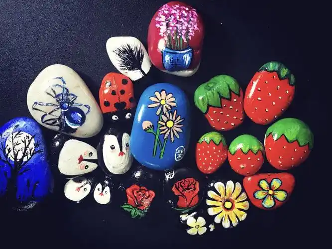 新技能入门|10分钟学会石头画——草莓