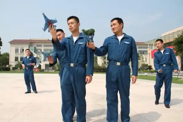 超多图也看不够的海军航空兵:未来海战里的"龙胆亮银枪"