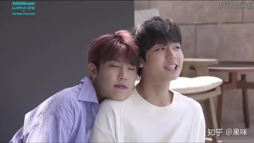 如何评价wannaone朴志训朴佑镇99line粉红香肠团的友谊