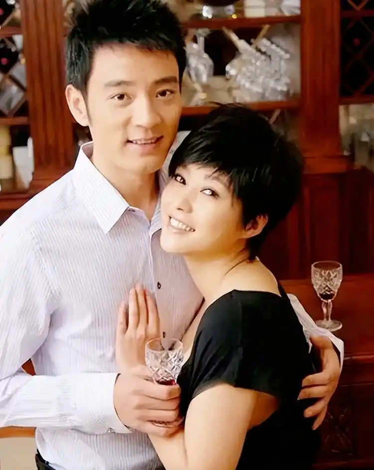 演员郝蕾:二婚嫁圈外老公刘烨,生下双胞胎,离异后生活状况如何