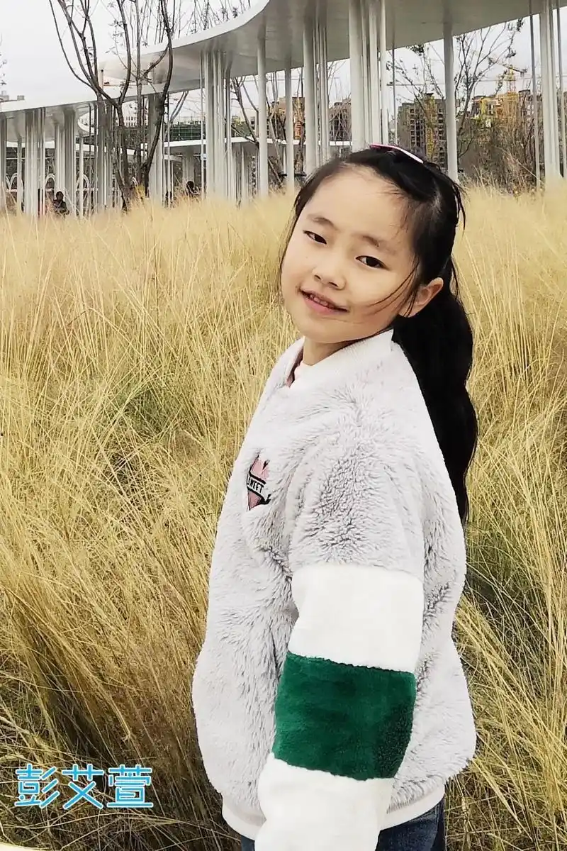 8岁时你在干嘛这个德阳小女孩8岁已经出单曲啦