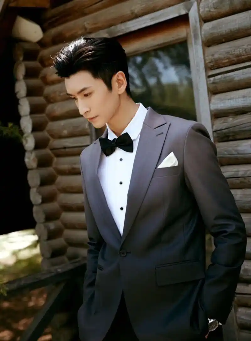 张云龙渐变灰西装# 张云龙真的是帅气满满!