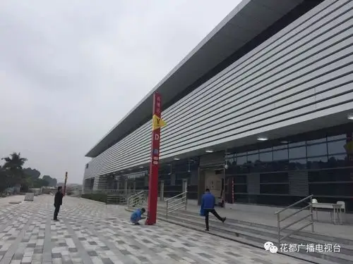 花都广场站:花都广场东,西两个停车场两个停车场将有130多个车位开放