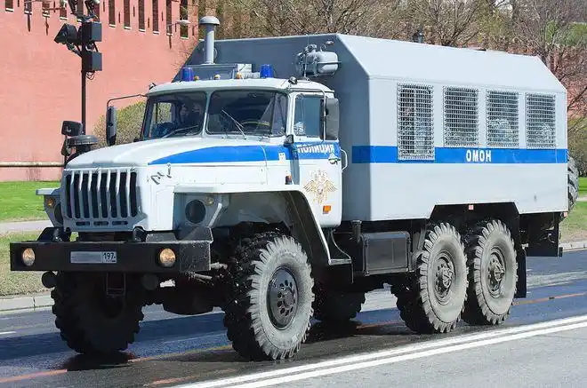 乌拉ural-4320(6)通用卡车|发动机|柴油发动机|马力|驾驶室|乌拉尔